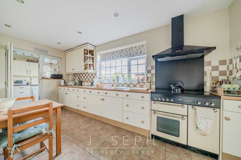Smithers Close, Capel St. Mary, IP9 photo 4