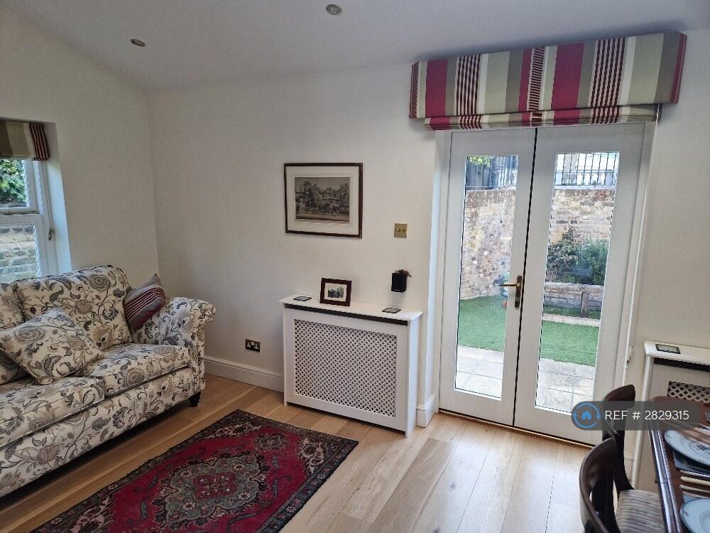 4 bedroom semi-detached house for rent