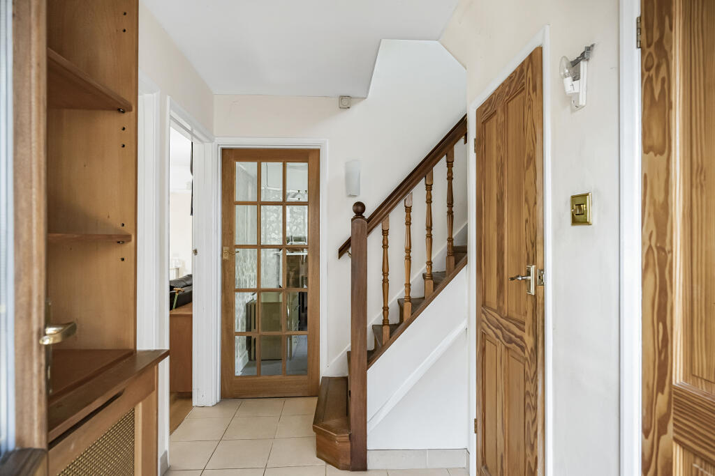 House in Welwyn Hatfield, Hertfordshire - View 5