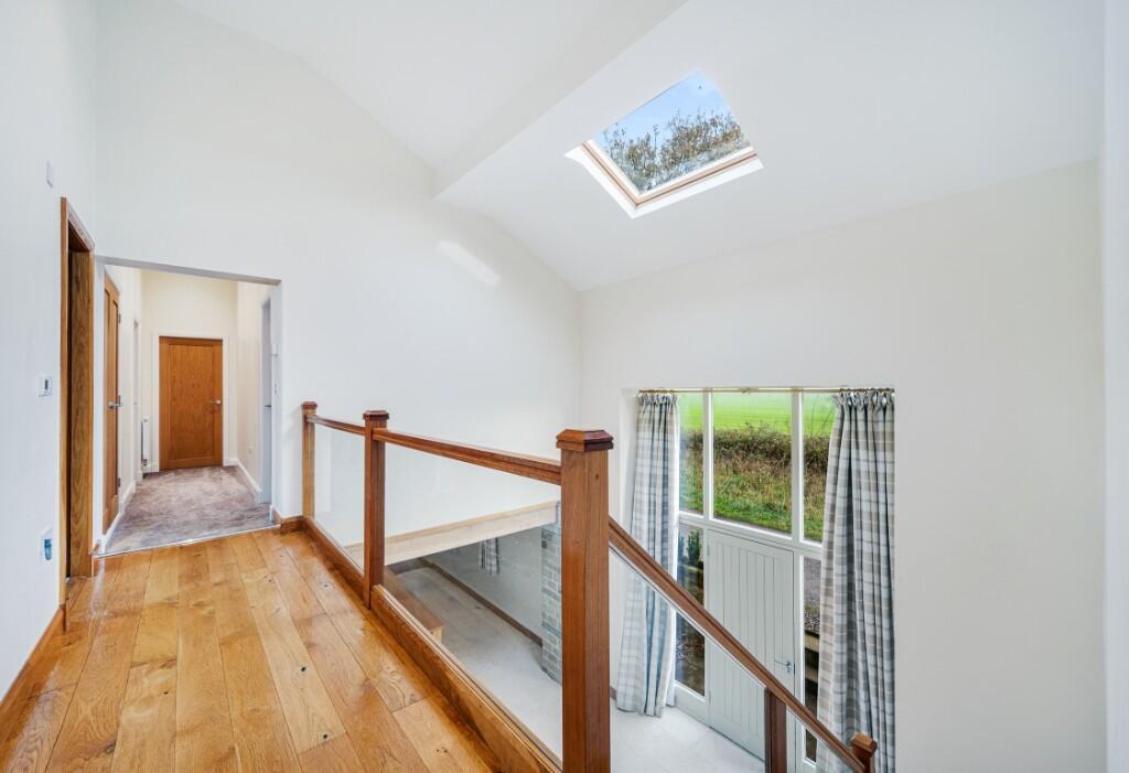 Standish Wood Lane, WN6 photo 4