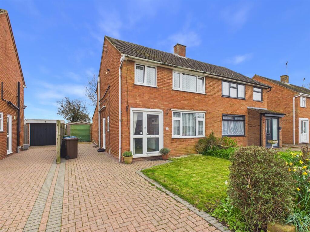 Main image of property: Finmere Crescent, Bedgrove, Aylesbury