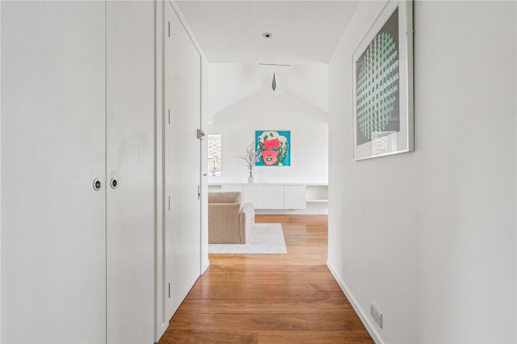 Apartment in London - More