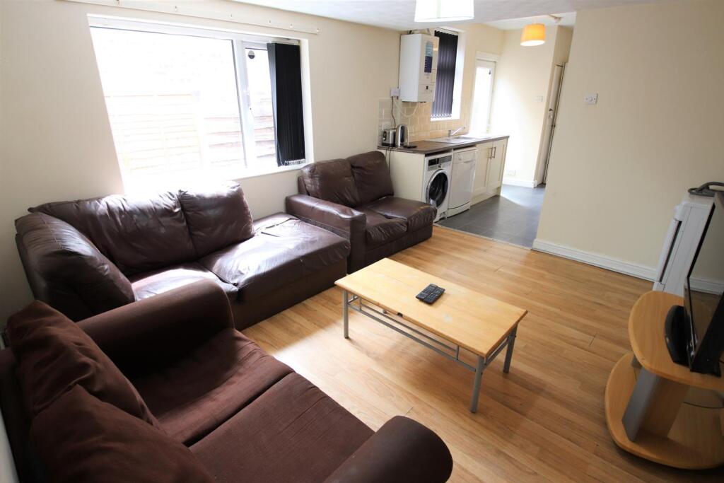 Main image of property: £128 pppw, Parrs Wood Road, Withington