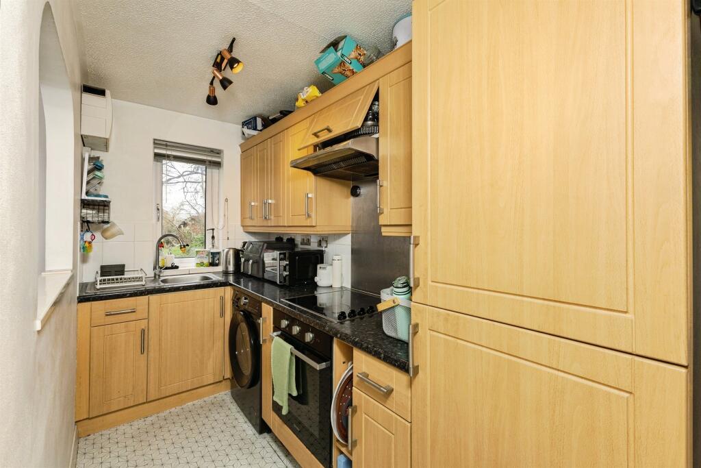 Apartment in Reading, Lower Earley, Earley - View 3