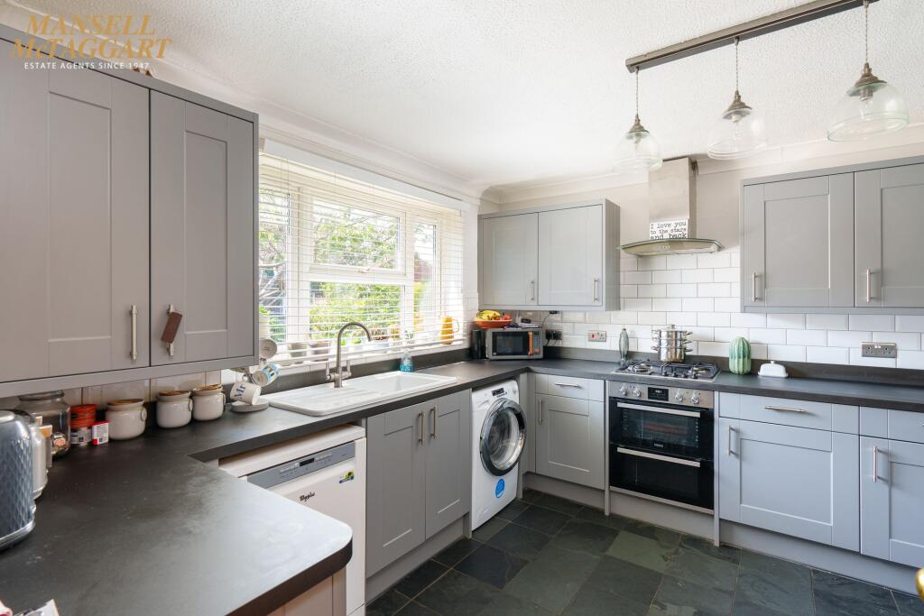 Blackthorns, Hurstpierpoint, BN6 photo 3