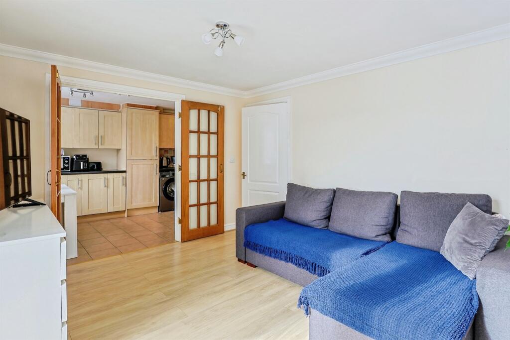 Olivia Close, Poole photo 3