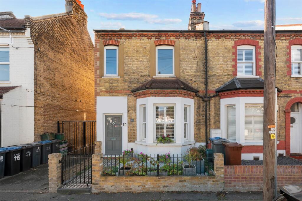 3-bed flat on Russell Road, Wimbledon, £650,000