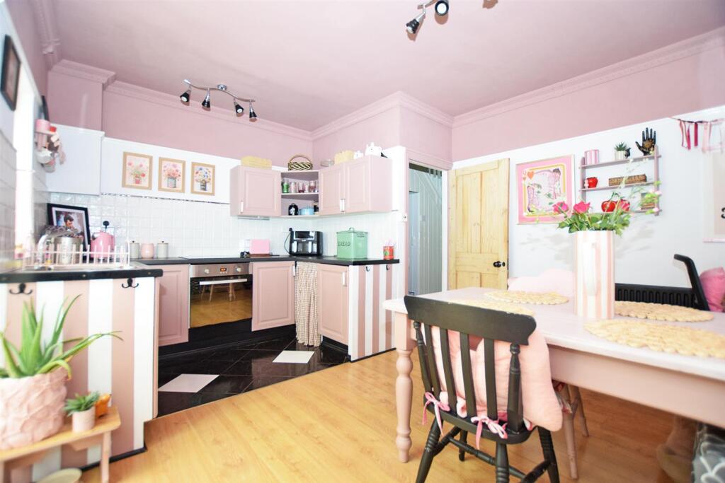 House in Gillingham, Twydall - View 5