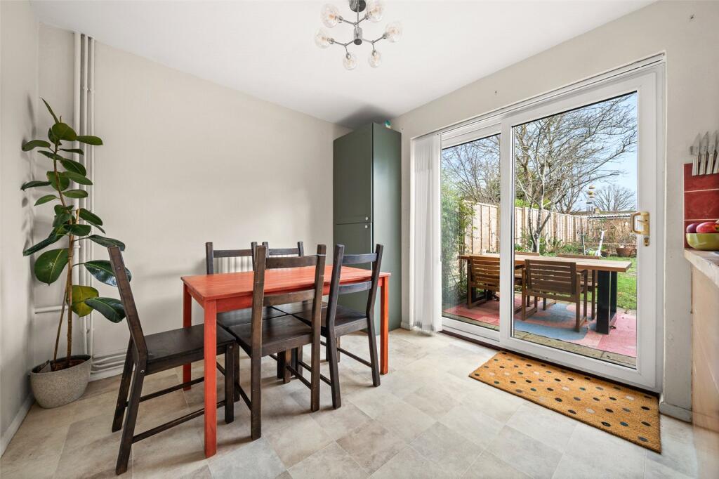 Longwater Road, Finchampstead, Wokingham, Berkshire, RG40 - View 2