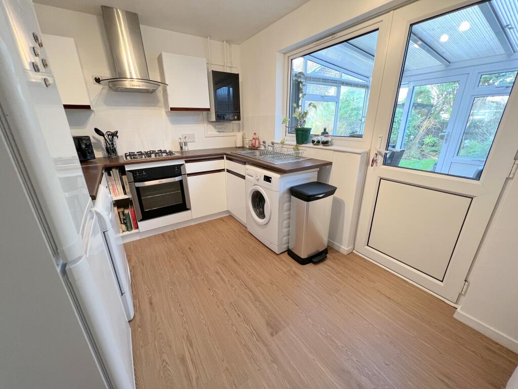 Parham Close, New Milton, Hampshire. BH25 5XB photo 4