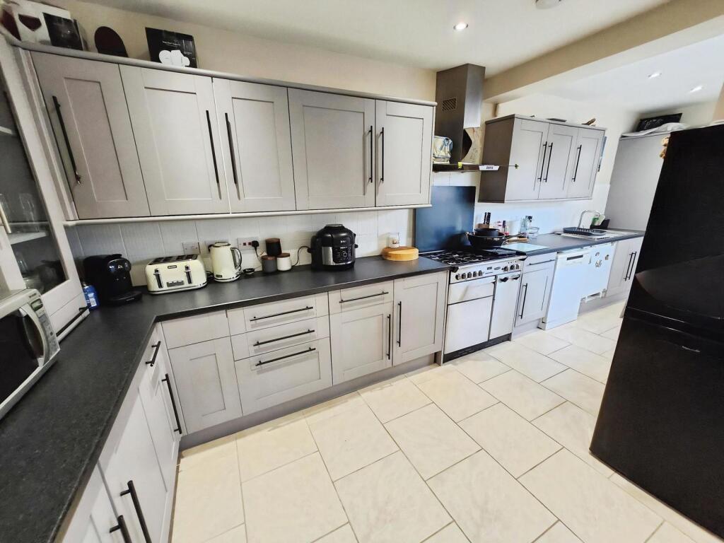 House in Nuneaton and Bedworth, Weddington - View 3