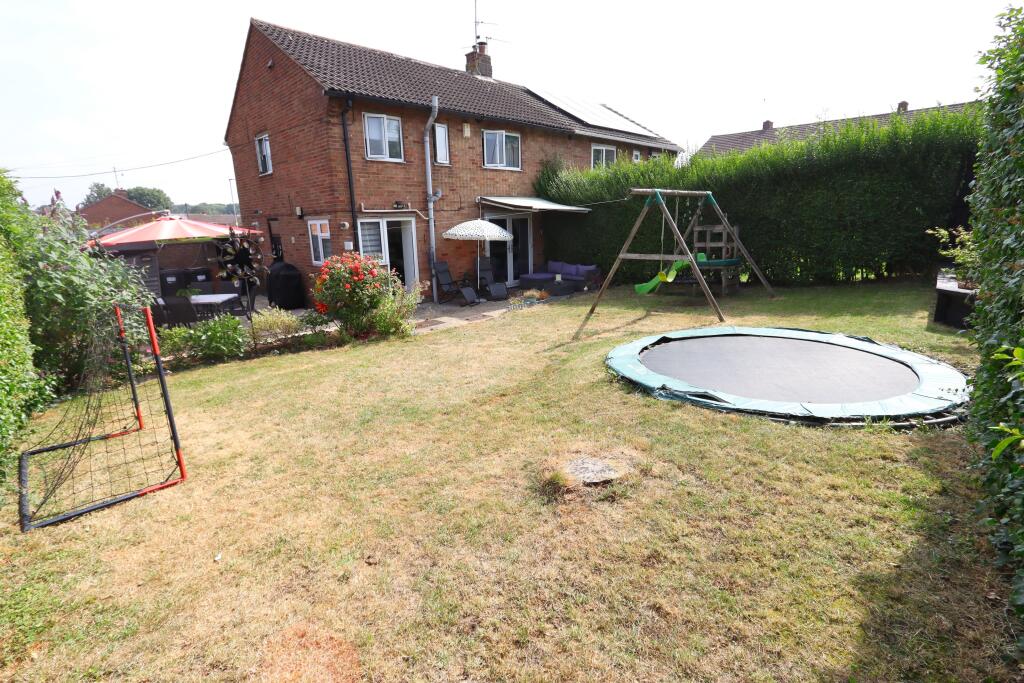 House in Northampton, North Northamptonshire - View 2