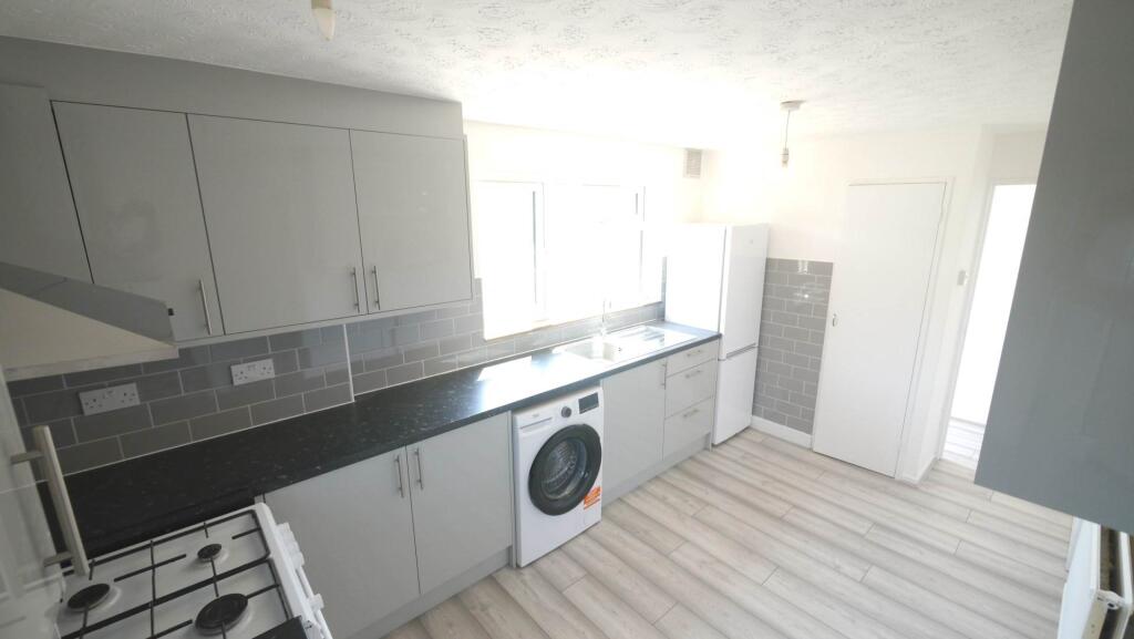 House in Hatfield, Roe Green - View 5