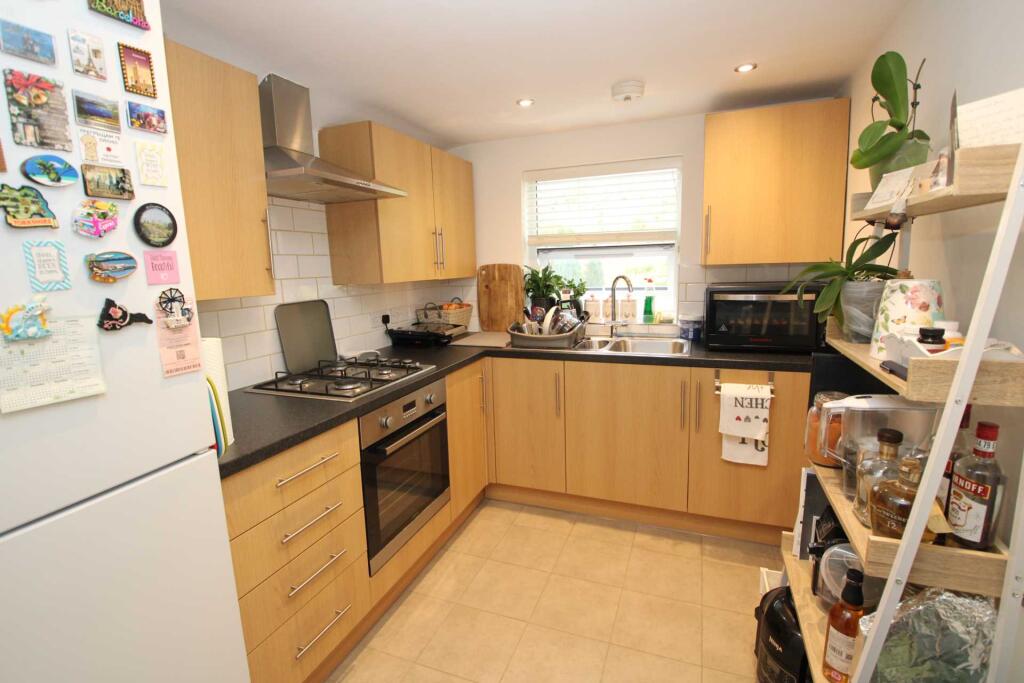 Main image of property: 106b London Road, Hemel Hempstead, Hertfordshire, HP3