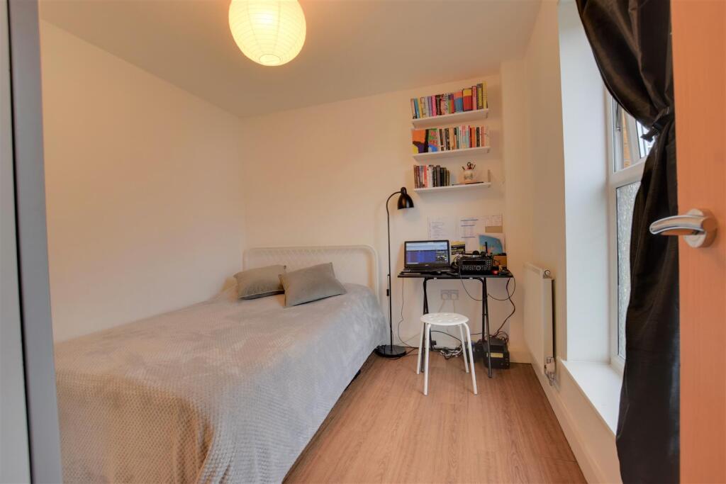 Apartment in Watford, Holywell Estate - View 4