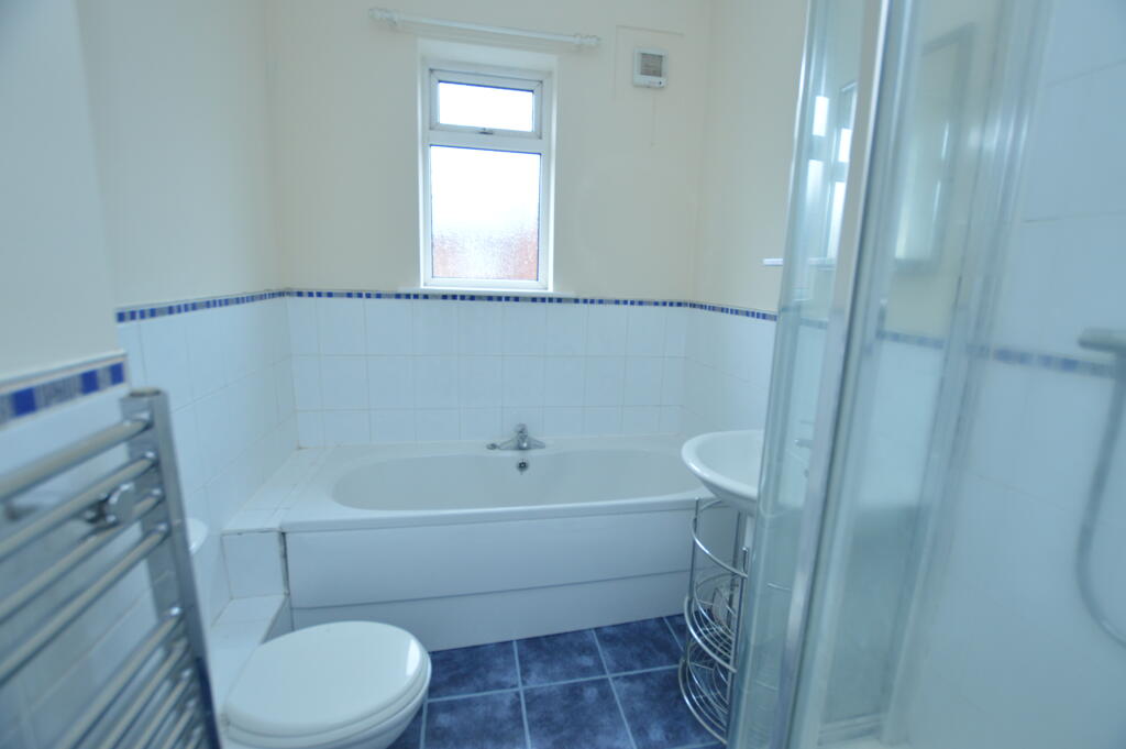 House in Wakefield - View 5