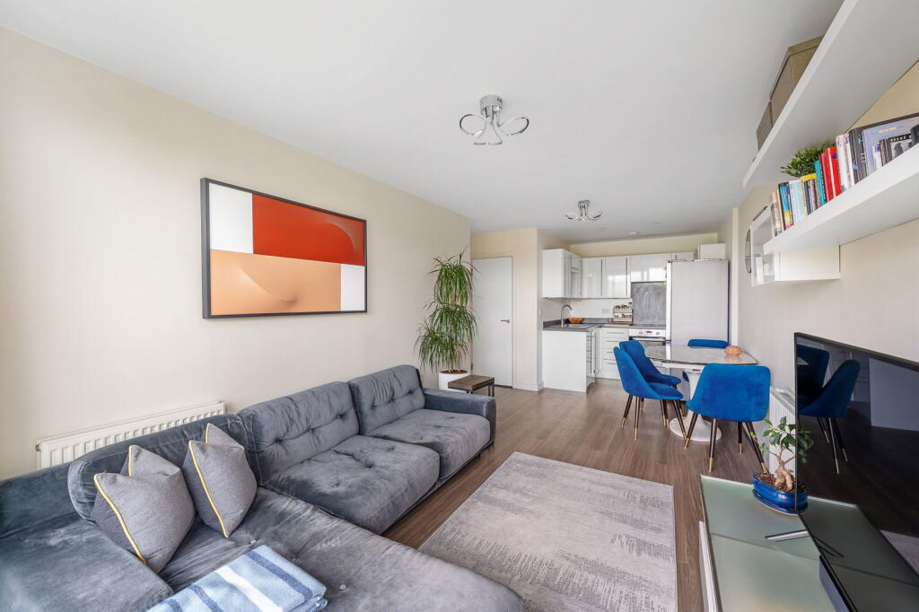 Apartment in Croydon - View 2