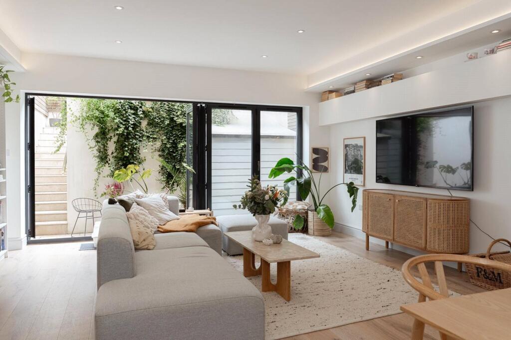 Main image of property: Frithville Gardens, London, W12