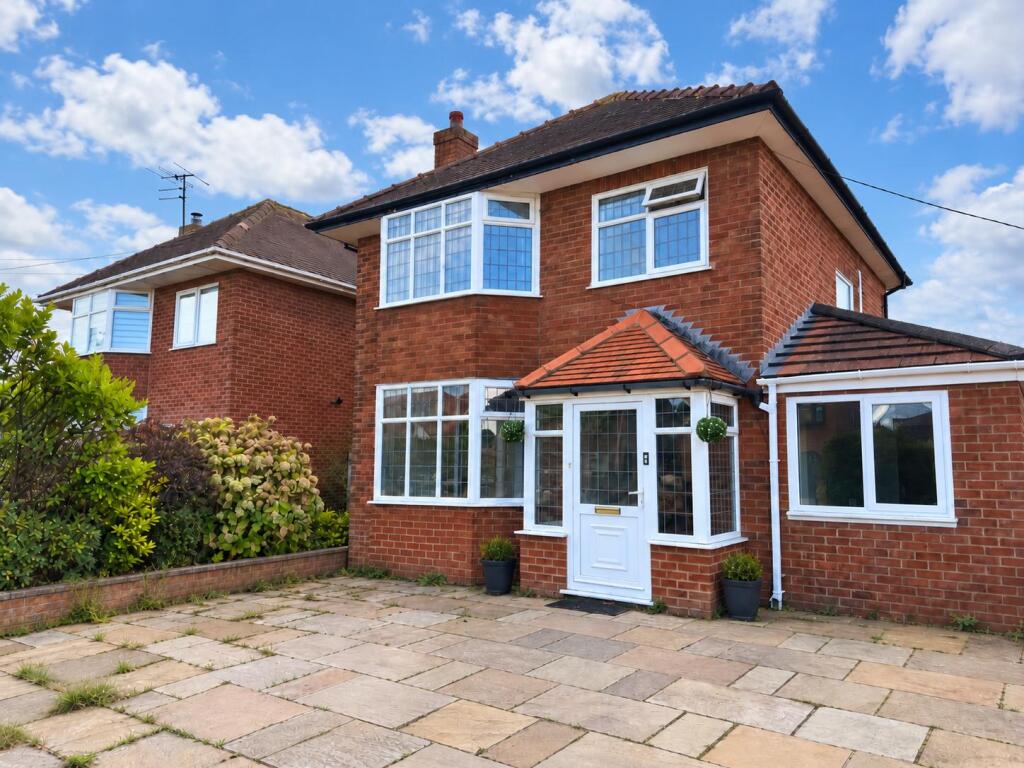 5-bed detached on Queens Walk, Thornton-cleveleys, FY5 1JU, £289,950