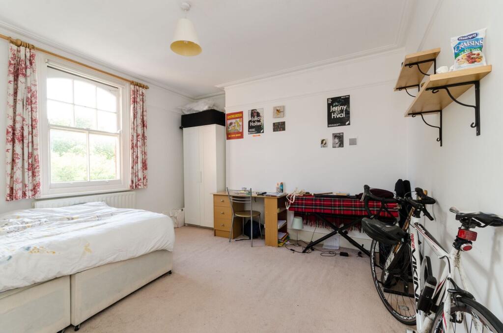 Apartment in London - More
