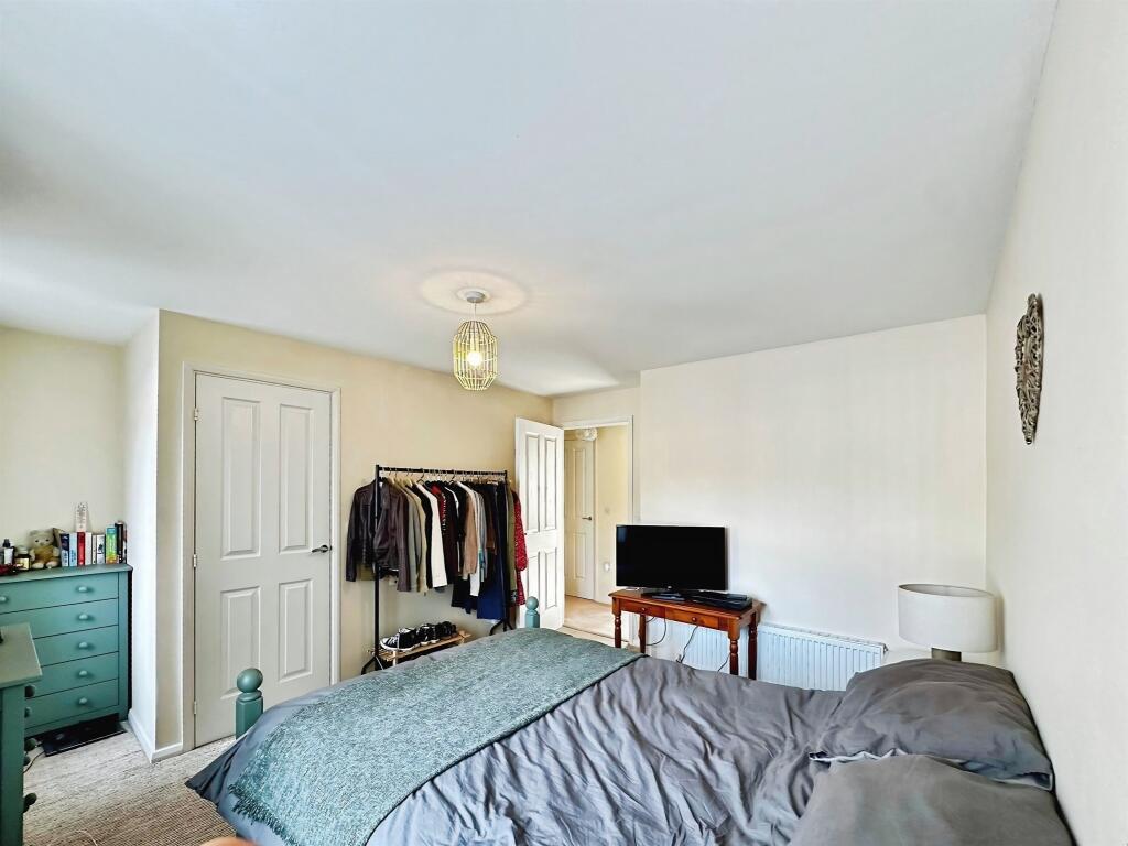 Royston Court, Carlton, Nottingham photo 4