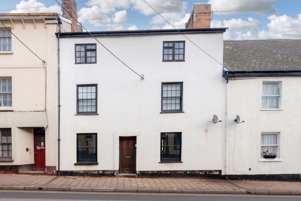 1-bed flat on High Street, Crediton, EX17, £89,995