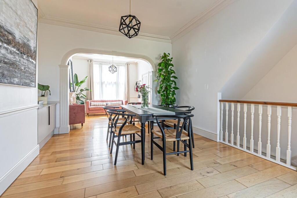 House in Luton - View 5