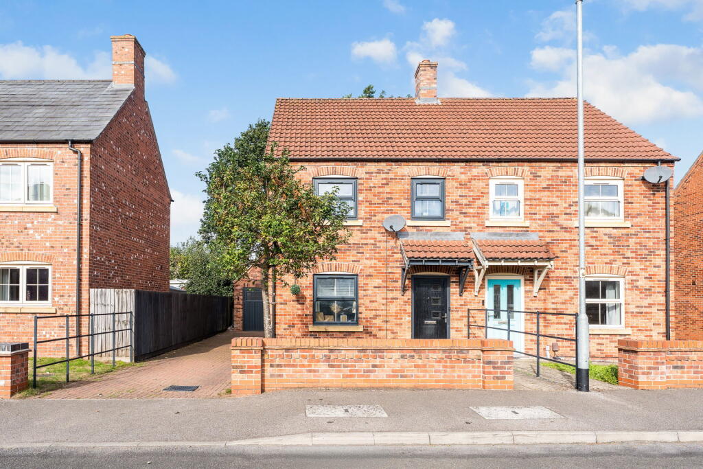 Main image of property: Abbottsford Way, Lincoln, LN6 8DG