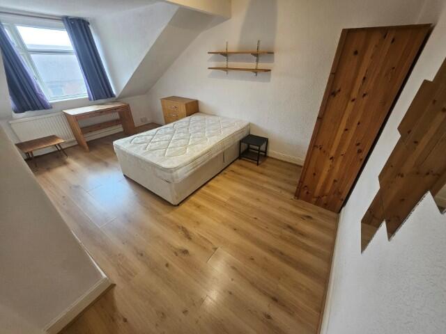 8 bedroom terraced house for rent