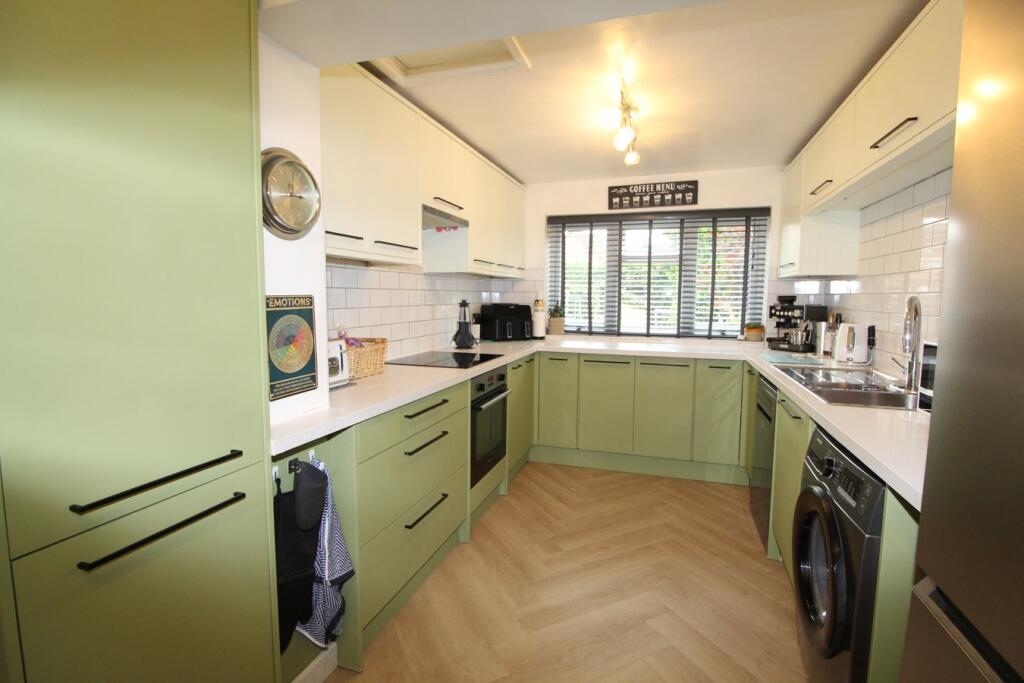 Holly Drive, Lutterworth, LE17 photo 2