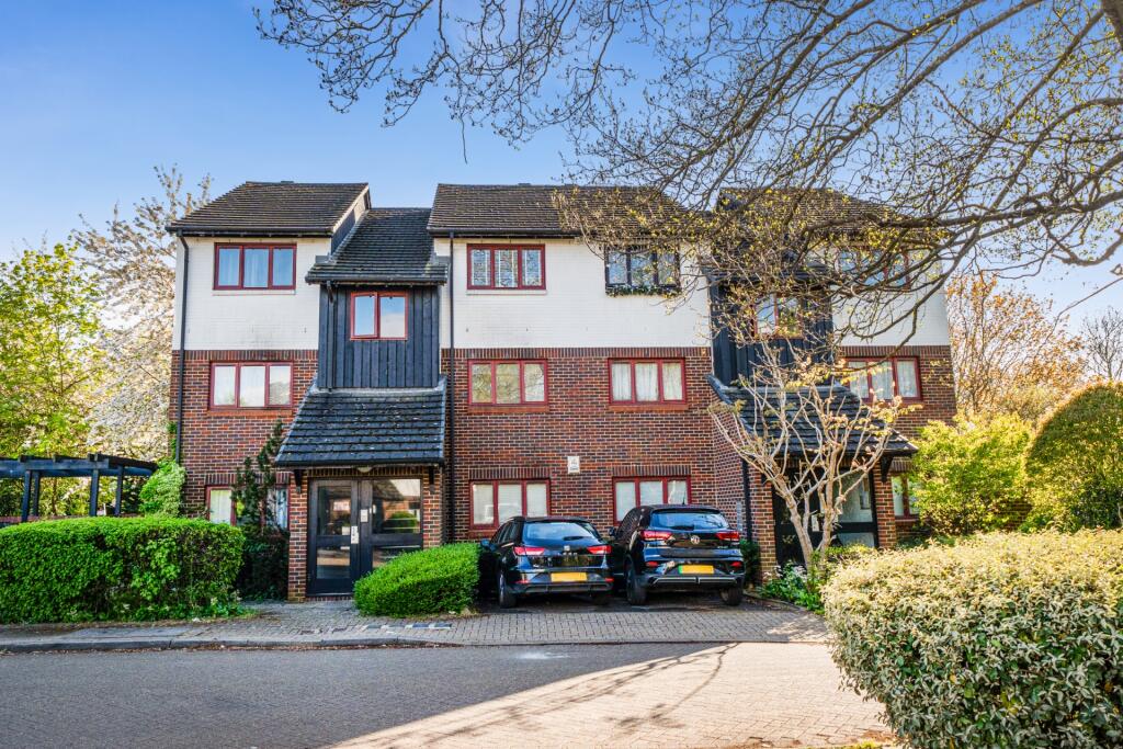 Main image of property: Marina Approach, Hayes, UB4