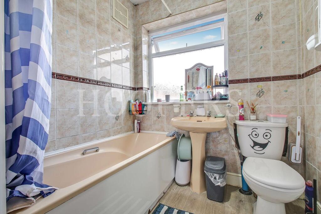House in London - View 5
