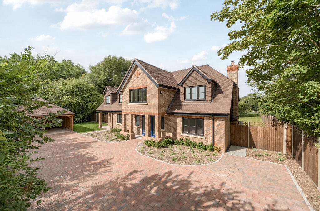 5-bed detached on Guildford Road, Mayford, Woking, Surrey, GU22, £1,425,000
