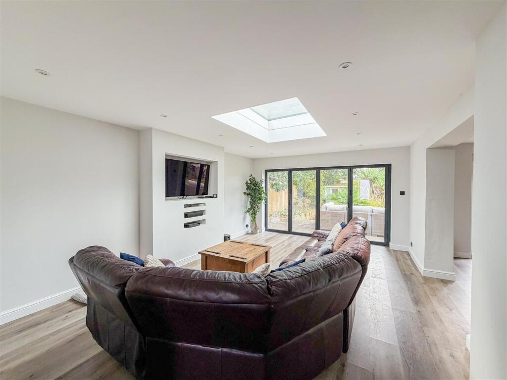 House in Bexhill-on-Sea, Little Common - View 4