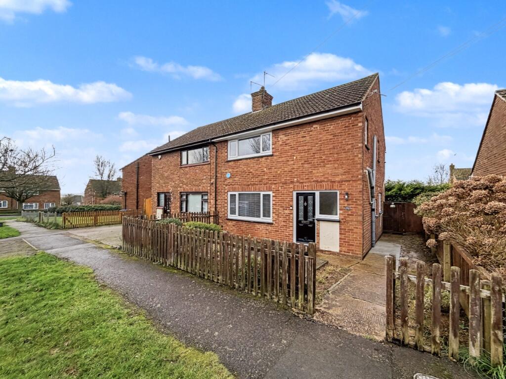 Main image of property: 71 Grasscroft, Long Buckby, NN6 7PZ