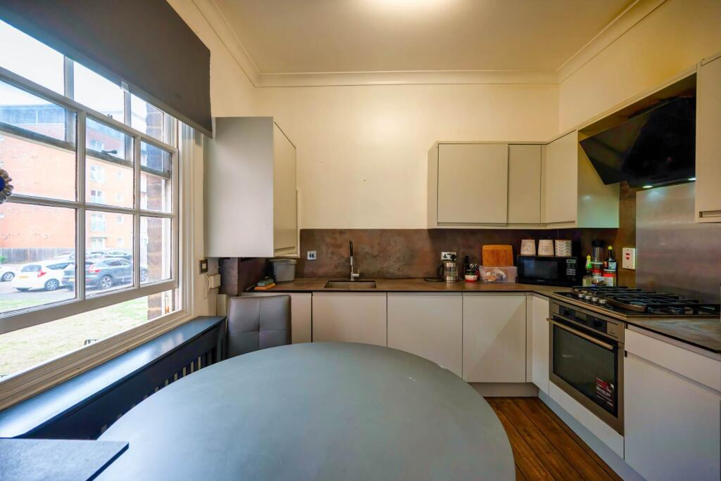 Apartment in Reading - View 4