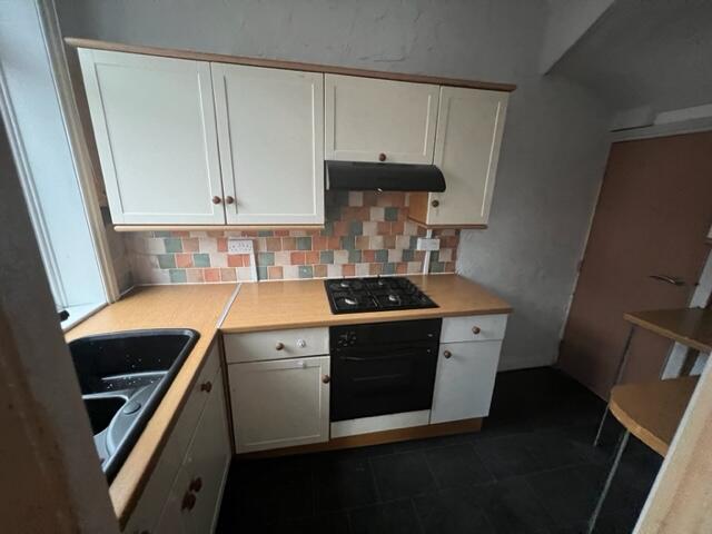 House in Leeds, West Yorkshire - View 4