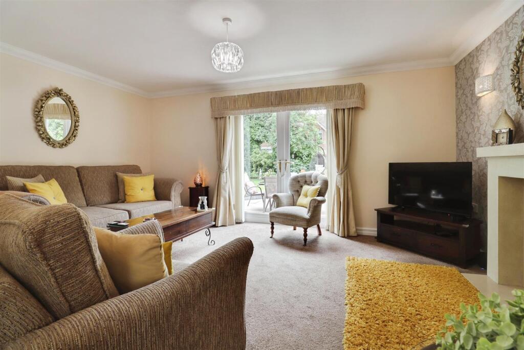 House in Newcastle-under-Lyme, Silverdale - View 3