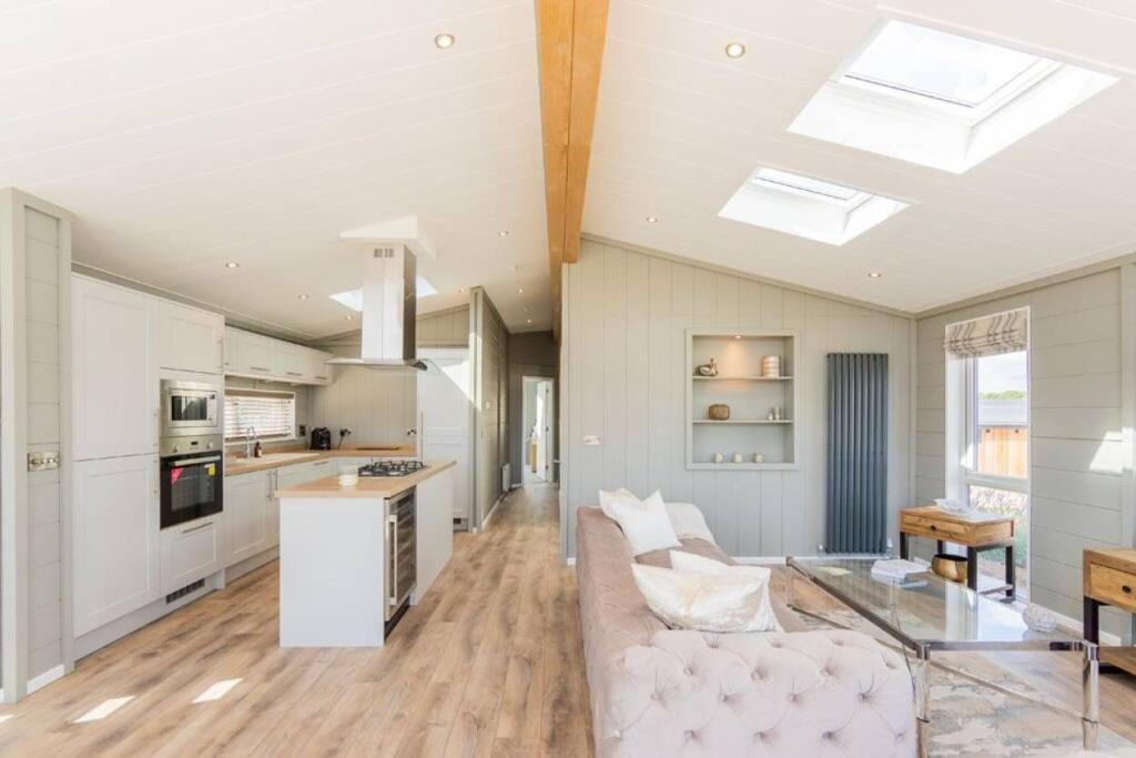 Main image of property: Maidenhead Road, Windsor, SL4 5HT