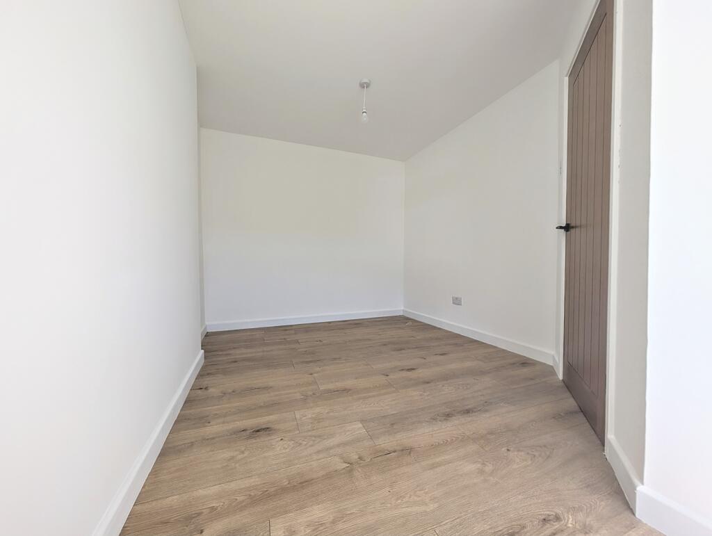 Apartment in TONYPANDY, Cwm Clydach - View 5