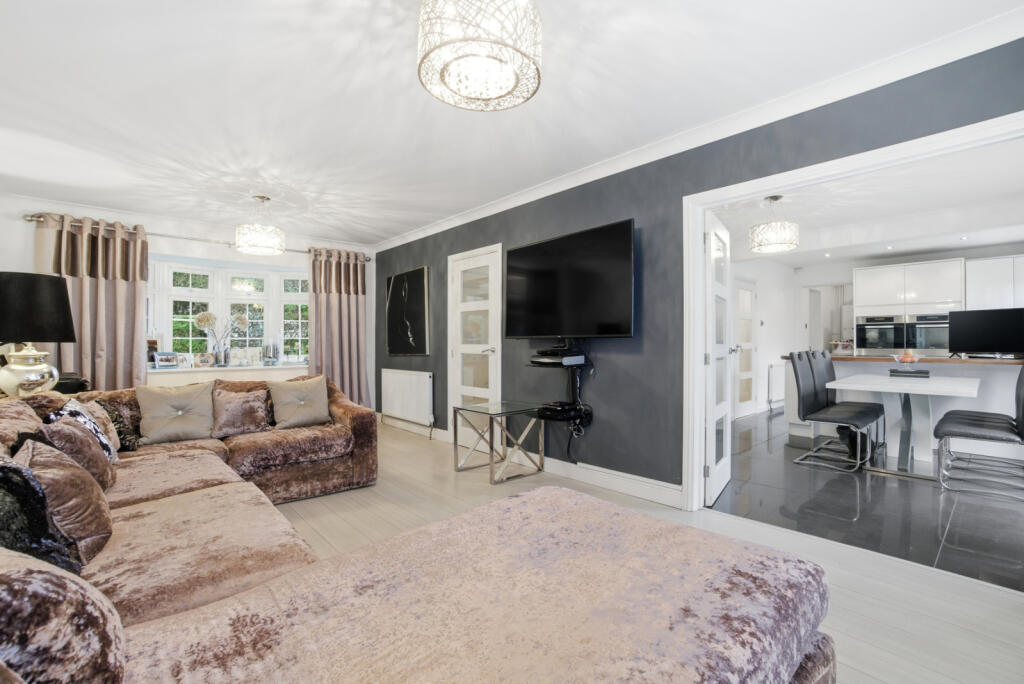 Oak Drive, Sawbridgeworth, Hertfordshire, CM21 photo 2