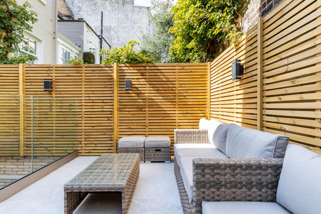 House in London, Royal Borough of Kensington and Chelsea - View 5