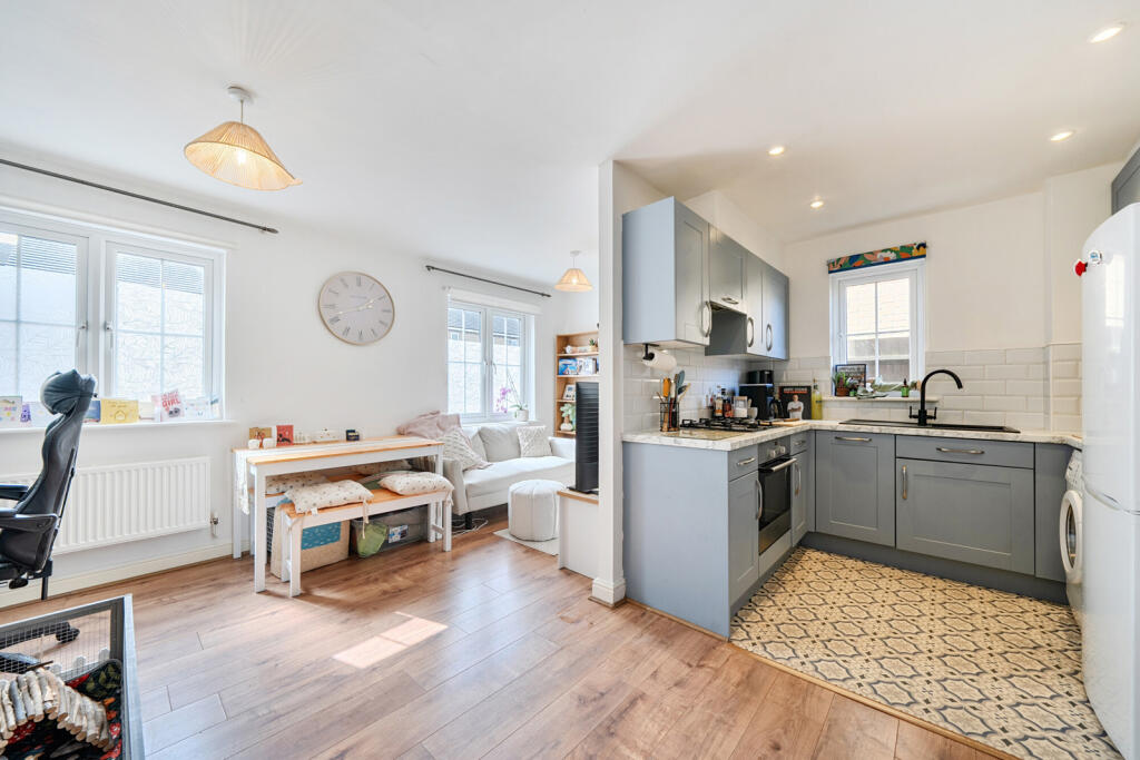 Main image of property: Chestnut Grove, London