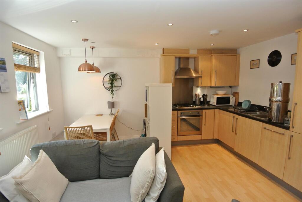 Apartment in Twickenham - View 5