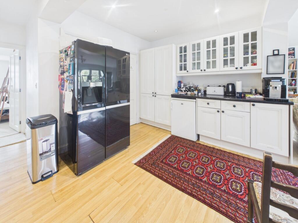 House in Slough - View 5