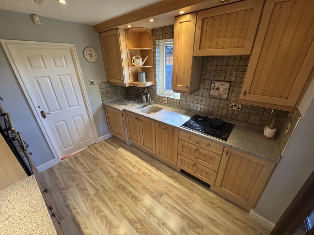 House in Wigan, Thornhill - More