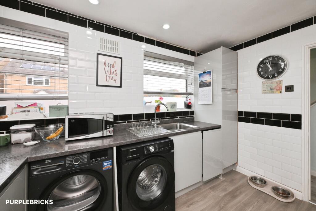 House in Broxbourne, Churchgate - More
