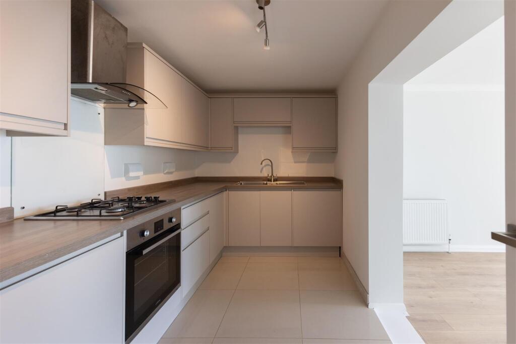 Apartment in St Leonards-on-Sea, West Marina - View 3