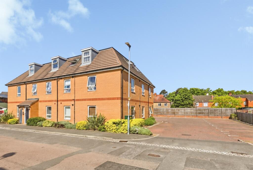 Apartment in Northampton, Kingsthorpe - View 2