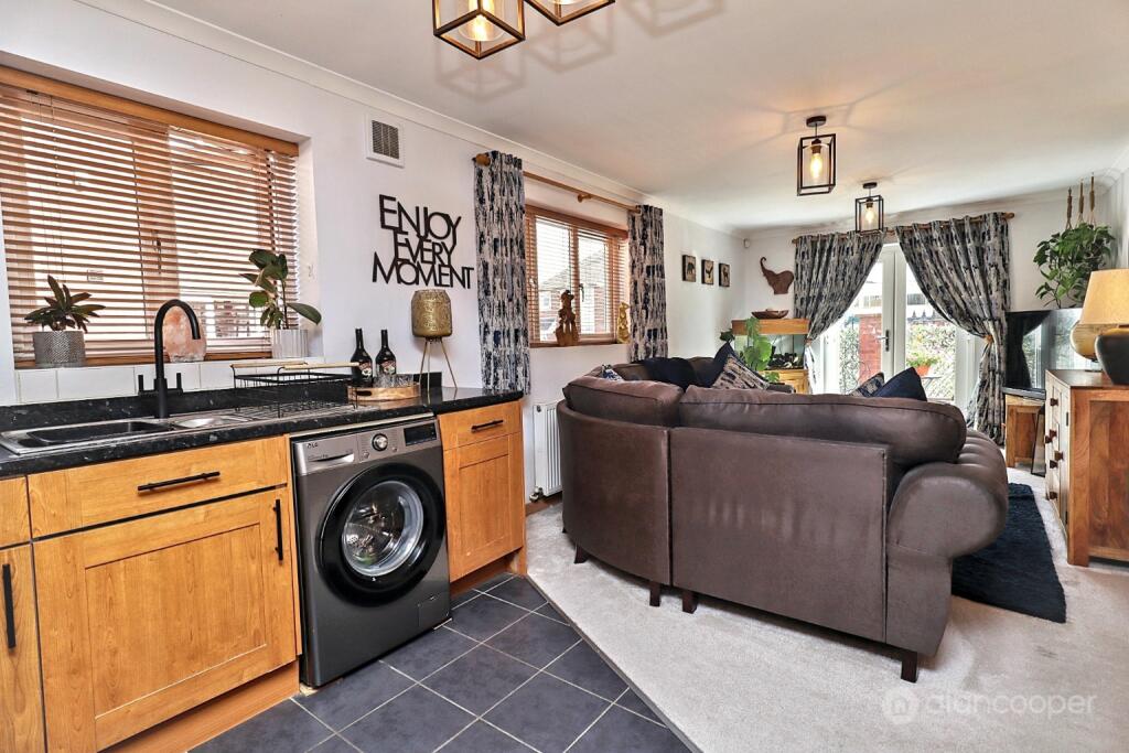 Apartment in Nuneaton and Bedworth, Warwickshire - More